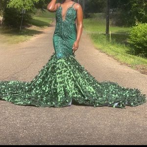 Green prom or formal style dress